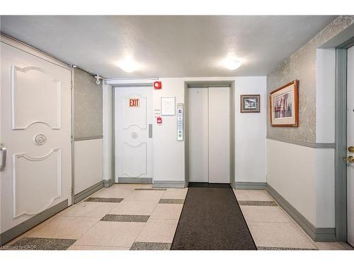 405-107 St Josephs Drive, Hamilton, ON - Indoor Photo Showing Other Room