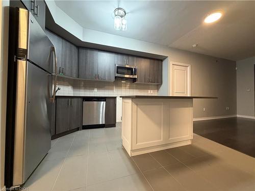 810-560 North Service Road, Grimsby, ON - Indoor Photo Showing Kitchen