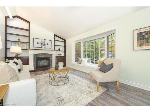 5433 Spruce Avenue, Burlington, ON - Indoor Photo Showing Living Room With Fireplace