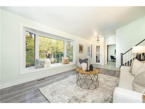 5433 Spruce Avenue, Burlington, ON - Indoor Photo Showing Living Room