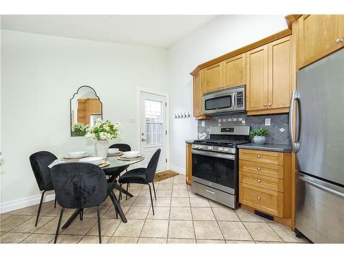 5433 Spruce Avenue, Burlington, ON - Indoor