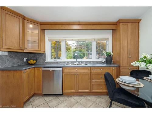 5433 Spruce Avenue, Burlington, ON - Indoor