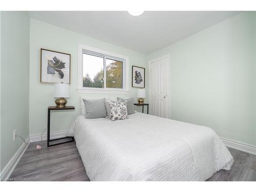 5433 Spruce Avenue, Burlington, ON - Indoor Photo Showing Bedroom