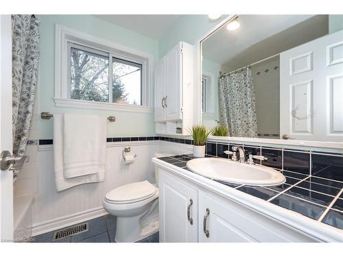 5433 Spruce Avenue, Burlington, ON - Indoor Photo Showing Bathroom