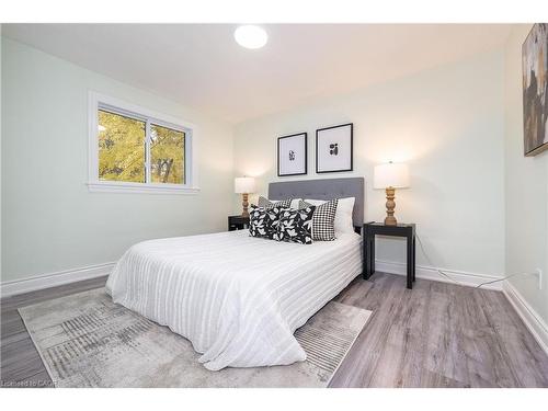 5433 Spruce Avenue, Burlington, ON - Indoor Photo Showing Bedroom
