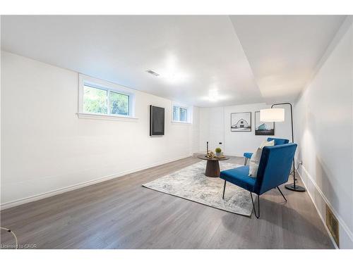 5433 Spruce Avenue, Burlington, ON - Indoor