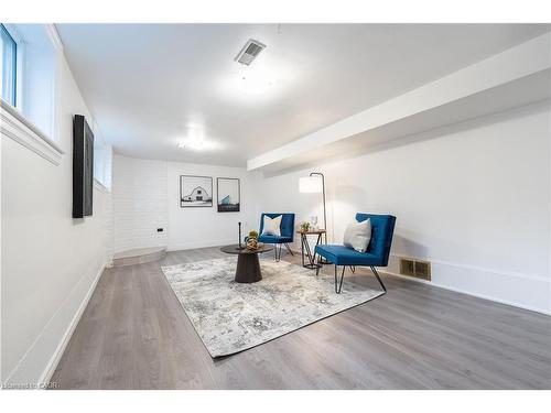 5433 Spruce Avenue, Burlington, ON - Indoor Photo Showing Other Room