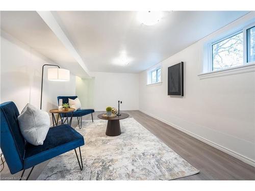 5433 Spruce Avenue, Burlington, ON - Indoor Photo Showing Other Room