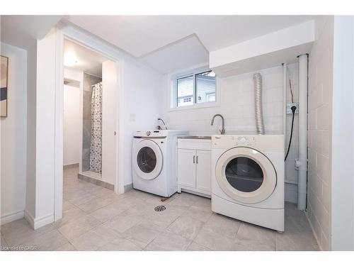 5433 Spruce Avenue, Burlington, ON - Indoor Photo Showing Laundry Room
