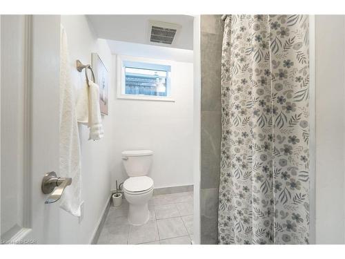 5433 Spruce Avenue, Burlington, ON - Indoor Photo Showing Bathroom