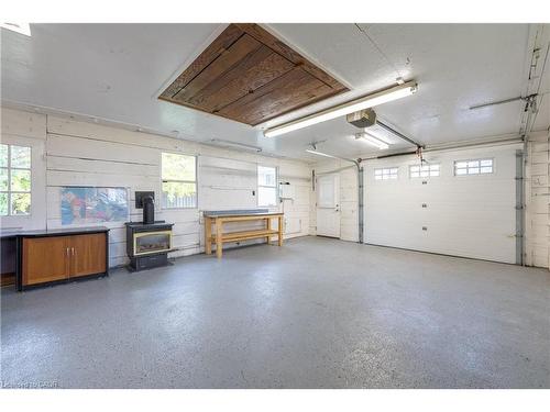 5433 Spruce Avenue, Burlington, ON - Indoor Photo Showing Garage