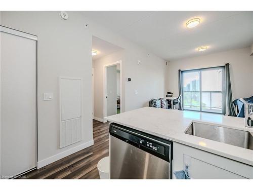 610-15 Queen Street S, Hamilton, ON - Indoor Photo Showing Kitchen