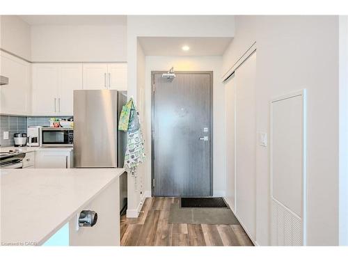 610-15 Queen Street S, Hamilton, ON - Indoor Photo Showing Kitchen