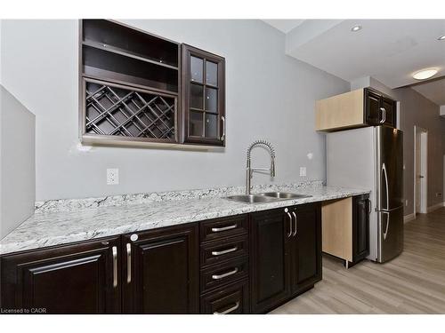 200 Regatta Drive, Welland, ON - Indoor Photo Showing Kitchen With Double Sink