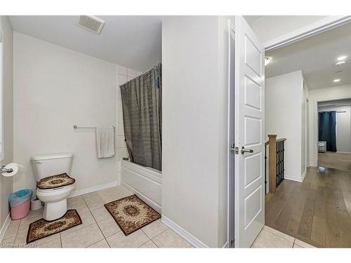 220 Bedrock Drive, Hamilton, ON - Indoor Photo Showing Bathroom