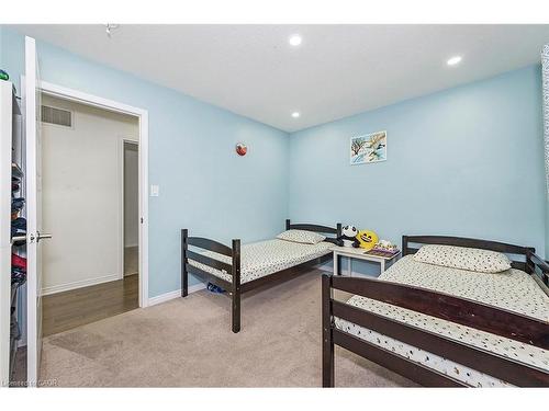 220 Bedrock Drive, Hamilton, ON - Indoor Photo Showing Bedroom