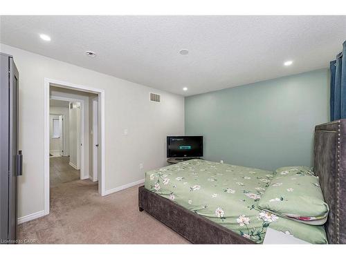 220 Bedrock Drive, Hamilton, ON - Indoor Photo Showing Bedroom