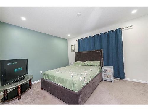 220 Bedrock Drive, Hamilton, ON - Indoor Photo Showing Bedroom