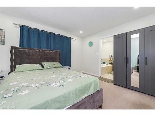220 Bedrock Drive, Hamilton, ON - Indoor Photo Showing Bedroom