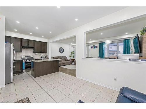 220 Bedrock Drive, Hamilton, ON - Indoor Photo Showing Kitchen