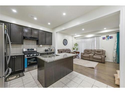 220 Bedrock Drive, Hamilton, ON - Indoor Photo Showing Kitchen
