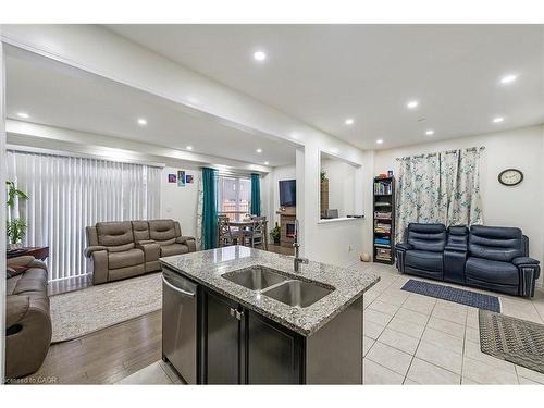 220 Bedrock Drive, Hamilton, ON - Indoor Photo Showing Living Room