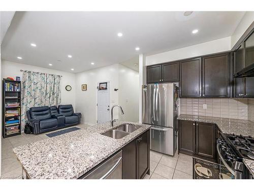 220 Bedrock Drive, Hamilton, ON - Indoor Photo Showing Kitchen With Stainless Steel Kitchen With Double Sink With Upgraded Kitchen