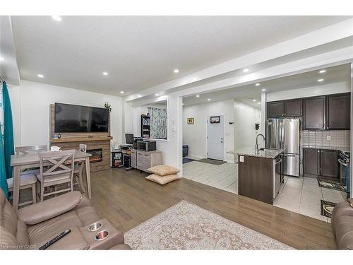 220 Bedrock Drive, Hamilton, ON - Indoor Photo Showing Kitchen With Stainless Steel Kitchen