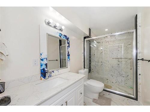 220 Bedrock Drive, Hamilton, ON - Indoor Photo Showing Bathroom