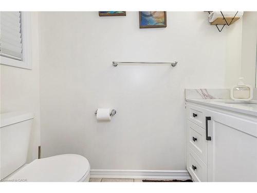 220 Bedrock Drive, Hamilton, ON - Indoor Photo Showing Bathroom