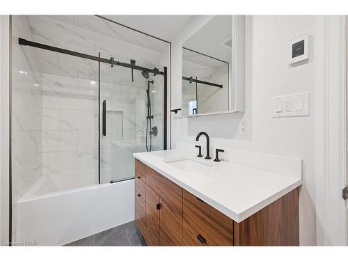 41 Rose Street, Kitchener, ON - Indoor Photo Showing Bathroom