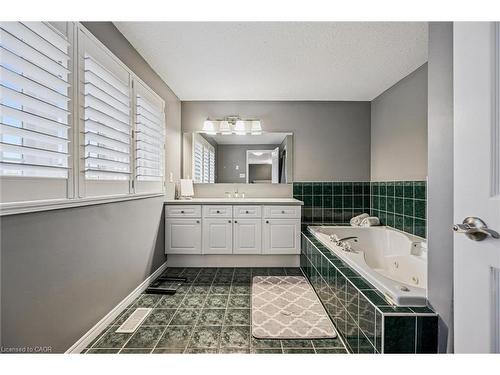 191 Green Vista Drive, Cambridge, ON - Indoor Photo Showing Bathroom