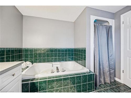 191 Green Vista Drive, Cambridge, ON - Indoor Photo Showing Bathroom
