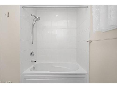 11 Frontier Drive, Thorold, ON - Indoor Photo Showing Bathroom