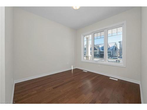 11 Frontier Drive, Thorold, ON - Indoor Photo Showing Other Room