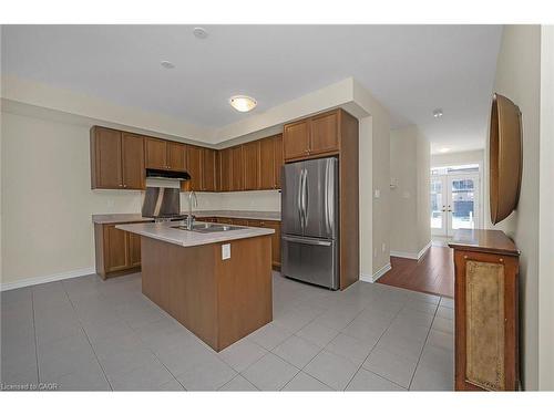 11 Frontier Drive, Thorold, ON - Indoor Photo Showing Kitchen With Double Sink