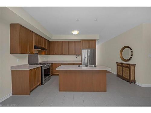 11 Frontier Drive, Thorold, ON - Indoor Photo Showing Kitchen