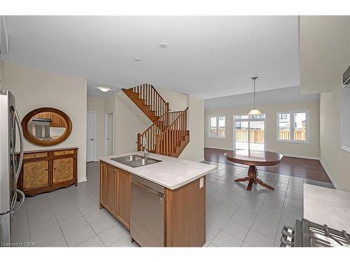 11 Frontier Drive, Thorold, ON - Indoor Photo Showing Other Room