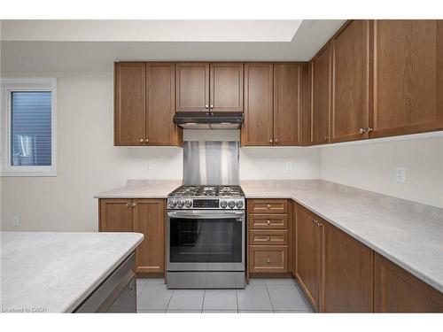 11 Frontier Drive, Thorold, ON - Indoor Photo Showing Kitchen