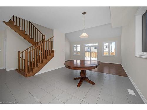 11 Frontier Drive, Thorold, ON - Indoor Photo Showing Other Room