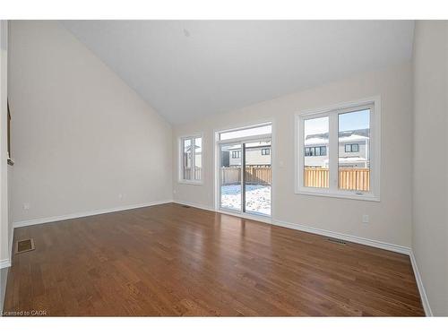11 Frontier Drive, Thorold, ON - Indoor Photo Showing Other Room