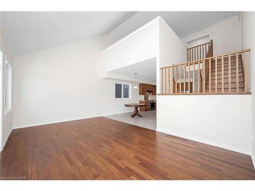 11 Frontier Drive, Thorold, ON - Indoor Photo Showing Other Room