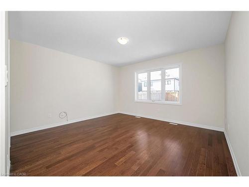 11 Frontier Drive, Thorold, ON - Indoor Photo Showing Other Room