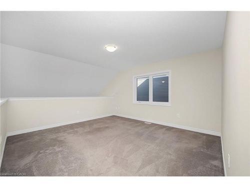 11 Frontier Drive, Thorold, ON - Indoor Photo Showing Other Room