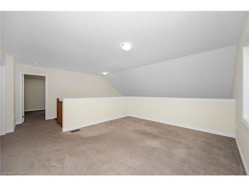 11 Frontier Drive, Thorold, ON - Indoor Photo Showing Other Room