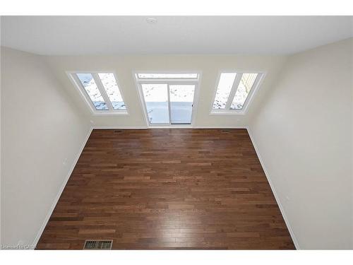 11 Frontier Drive, Thorold, ON - Indoor Photo Showing Other Room
