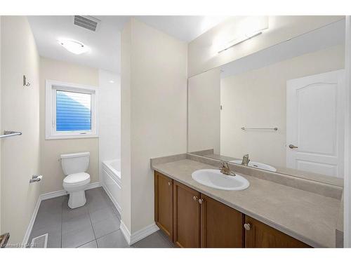 11 Frontier Drive, Thorold, ON - Indoor Photo Showing Bathroom