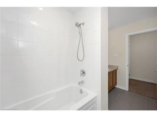 11 Frontier Drive, Thorold, ON - Indoor Photo Showing Bathroom