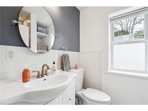 75 Ray Street N, Hamilton, ON - Indoor Photo Showing Bathroom