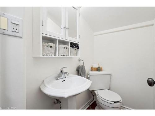 75 Ray Street N, Hamilton, ON - Indoor Photo Showing Bathroom